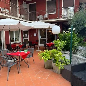 Hotel Garni Capinera, Garde